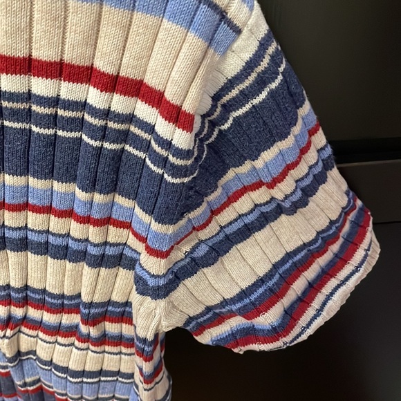 Womens short sleeve sweater with stripes & lots of stretch. No size or brand. - Picture 6 of 11